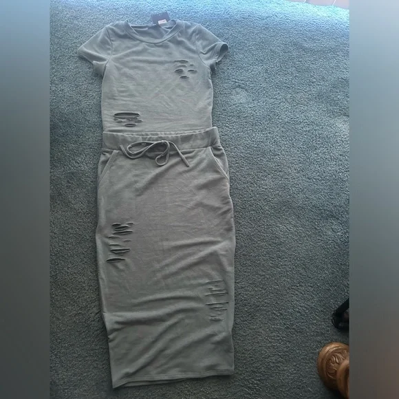 2 piece Blueish-Green Set - Picture 2 of 7